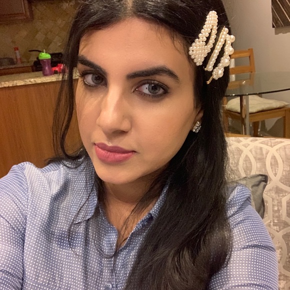 Profile Picture of Farah Khan (@farahkk786) on Poshmark