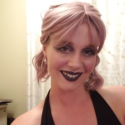 Profile Picture of Sundae Moanin (@LisaBrophy10) on Twitter