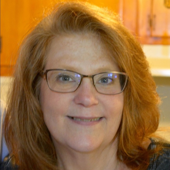Profile Picture of Lori Springer (@lorispringer) on Poshmark