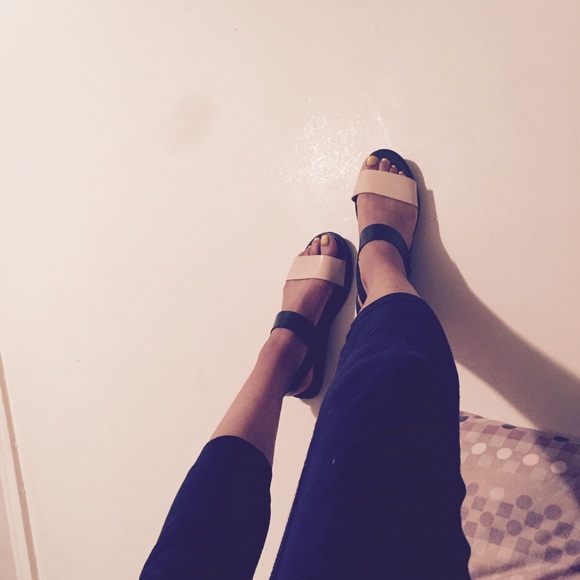 Profile Picture of Fmnfnf Fmnfnf (@mdmdmfm) on Poshmark