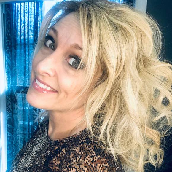 Profile Picture of Ruchel Zollner (@ruchelfulk) on Poshmark