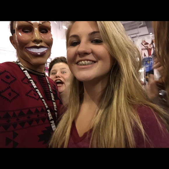 Profile Picture of Allison Mullins (@allisonmm98) on Poshmark