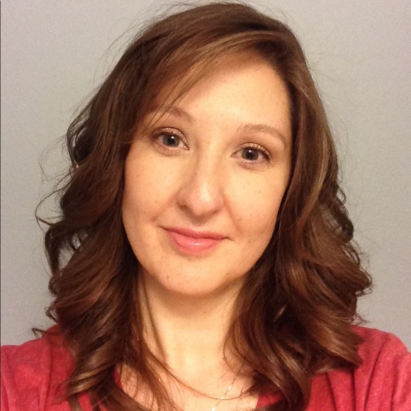 Profile Picture of Tanya Schierling (@tschierling) on Poshmark