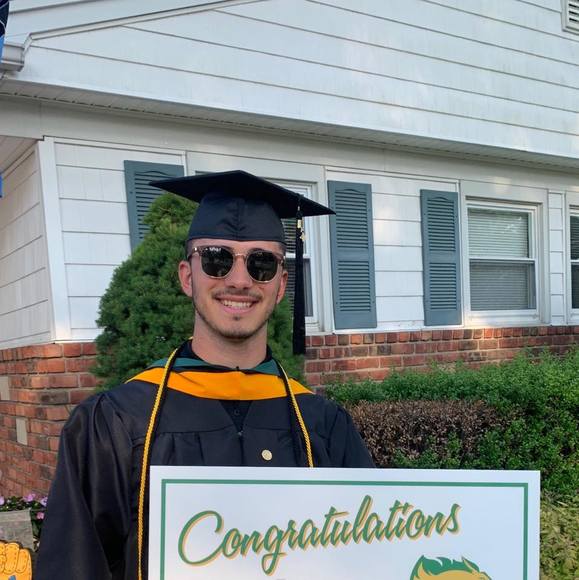 Profile Picture of Anthony Navaro (@anthonynavaro) on Poshmark