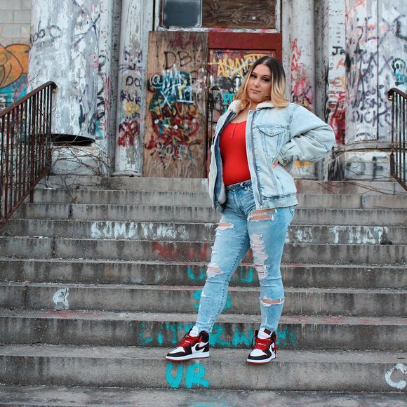 Profile Picture of Kimberly Lombardo (@kim_lombardo) on Poshmark