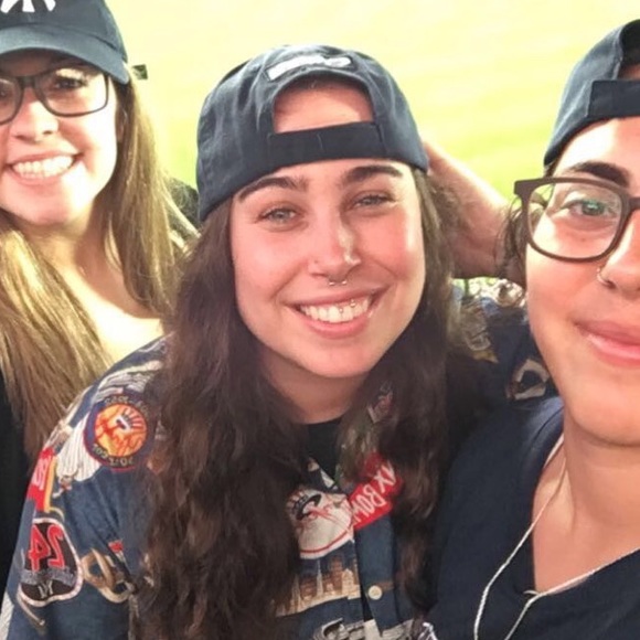 Profile Picture of Savannah Aballo (@savannahaballo) on Poshmark