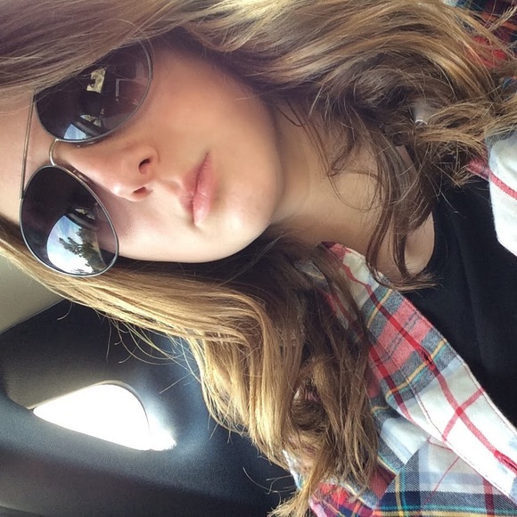 Profile Picture of Holly Black (@jazzyholly26) on Poshmark