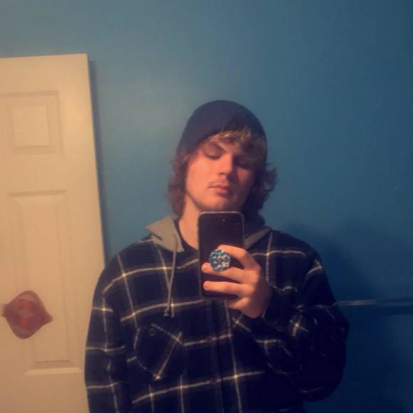 Profile Picture of Garrett Rush (@trvpman420) on Poshmark