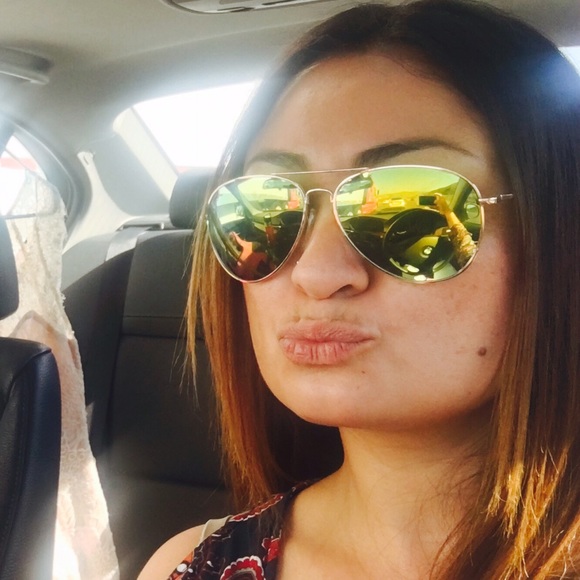 Profile Picture of Yvette Peraza (@yvetteperaza) on Poshmark