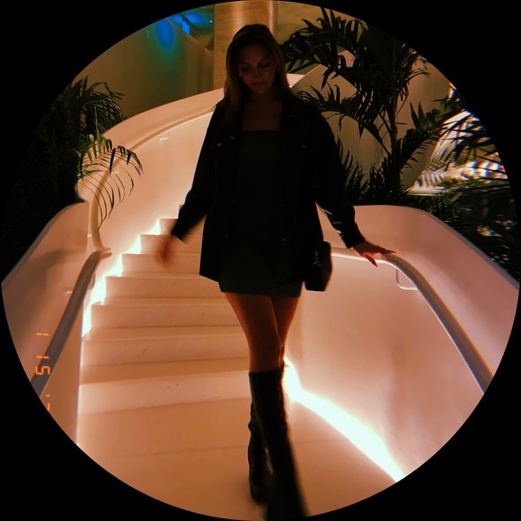 Profile Picture of Brooke Uecker (@brookeuecker) on Poshmark