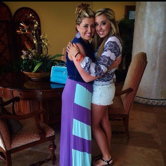Profile Picture of Mikala Baggett (@kalaabigail) on Poshmark