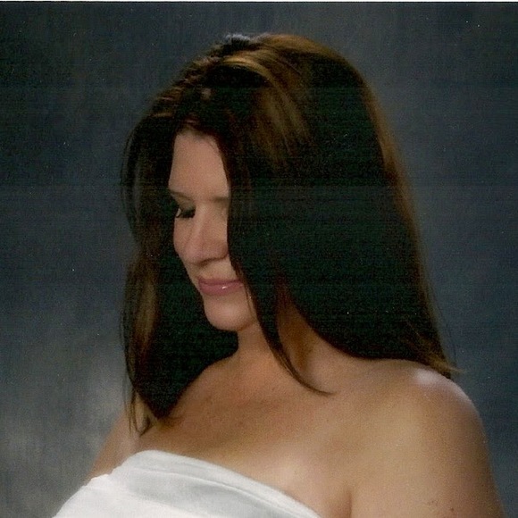 Profile Picture of Shelly Shields (@shellyas) on Poshmark