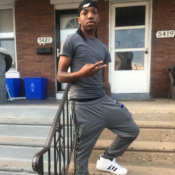 Profile Picture of John Simon (@54jigg) on Poshmark