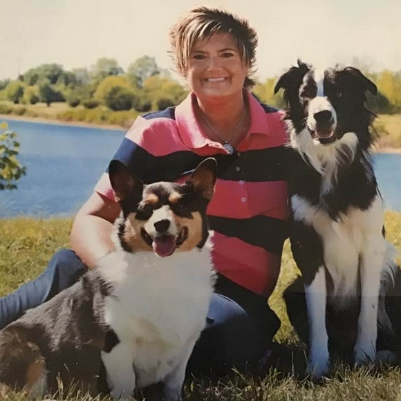 Profile Picture of Sandy Smiley (@smileyqhs) on Poshmark