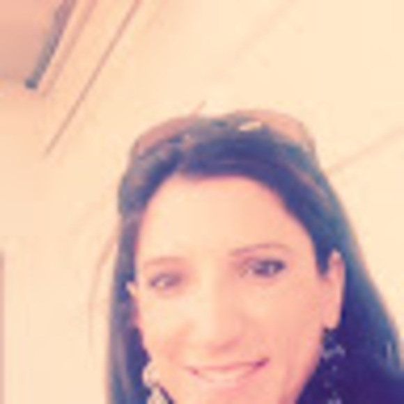 Profile Picture of Claudia Miconi (@claudiamiconi) on Poshmark