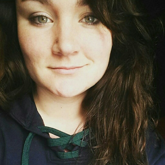 Profile Picture of Amanda Coulombe (@coulombe4) on Poshmark