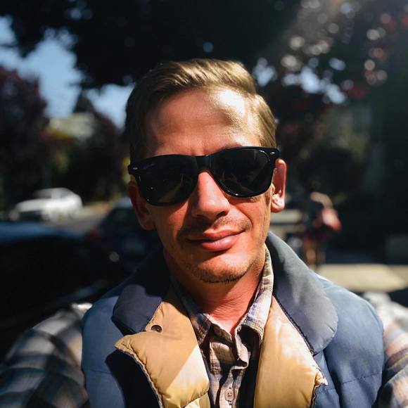 Profile Picture of Thomas Benton (@thomasbenton846) on Poshmark