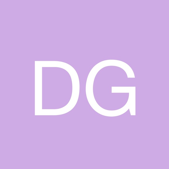 Profile Picture of Danielle Graef (@graefdr01) on Poshmark