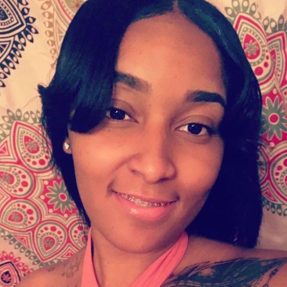 Profile Picture of Tashanna Junius (@buttermehb) on Poshmark