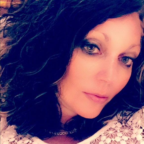 Profile Picture of Shelly Sowell (@dentalchick1999) on Poshmark