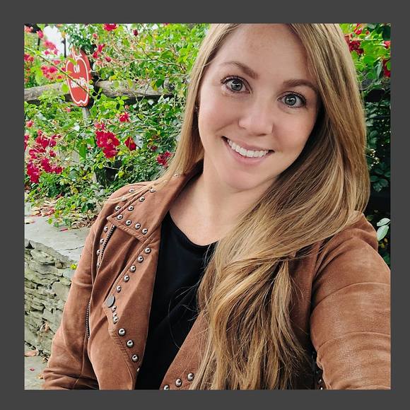 Profile Picture of Loralyn Brinster (@lbrinster) on Poshmark