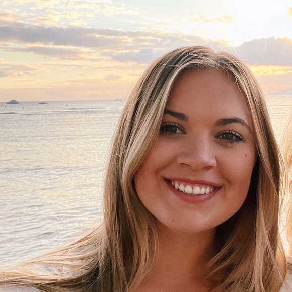 Profile Picture of Cori Cruzen (@corissacruzen) on Poshmark