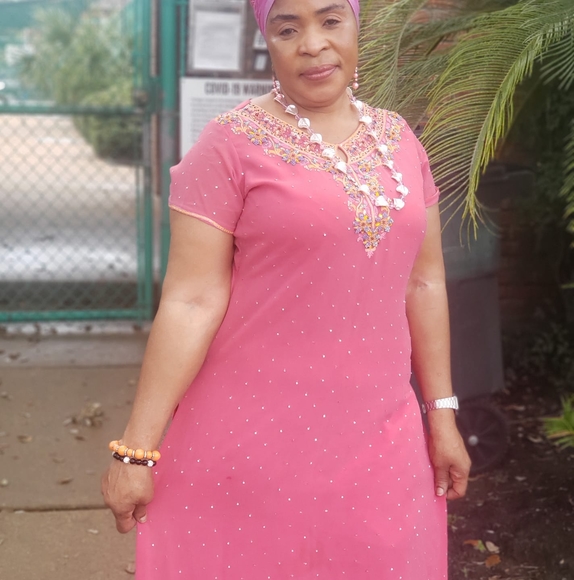 Profile Picture of Winnie Wilson (@winniewilson) on Poshmark