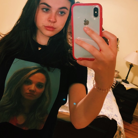 Profile Picture of Vanessa Quinn (@vaq17) on Poshmark