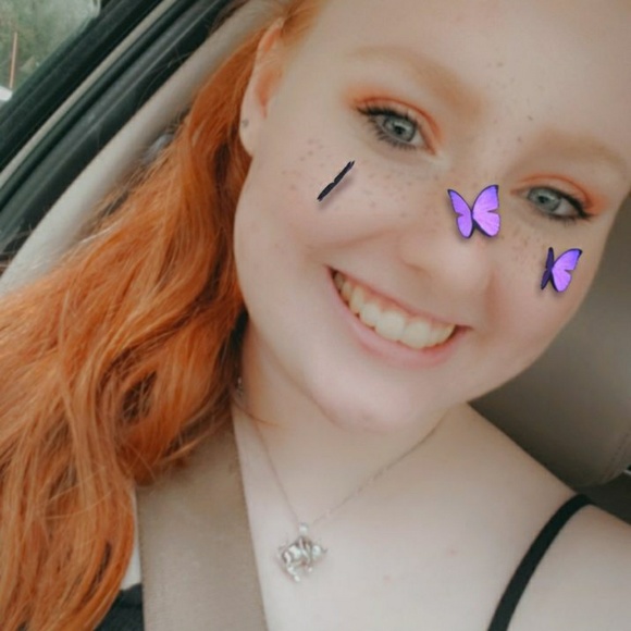 Profile Picture of Sydney Papka (@sydney3004) on Poshmark