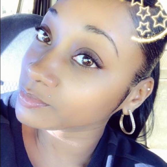 Profile Picture of Marcia Goff (@censuous) on Poshmark