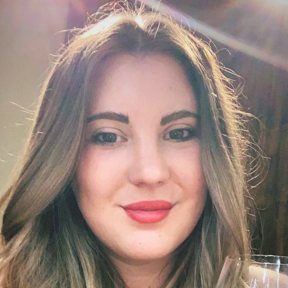 Profile Picture of Ariel Stein (@arielmstein) on Poshmark