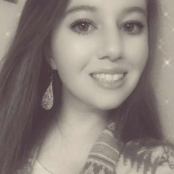 Profile Picture of Brianna Howell (@bri_howell) on Poshmark