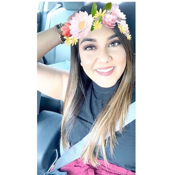 Profile Picture of Lucia Rojas (@lucyredxo) on Poshmark