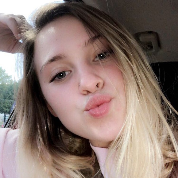 Profile Picture of Micailyn Steuerwald (@miafay353) on Poshmark