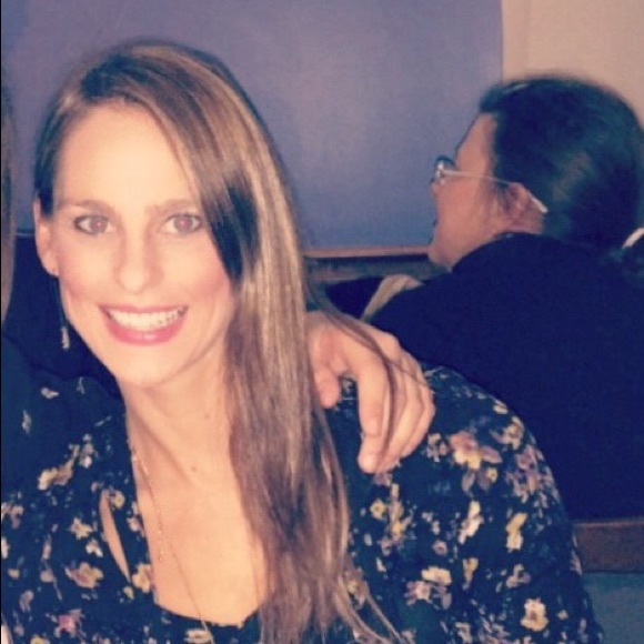Profile Picture of Colleen Connor (@coco684) on Poshmark