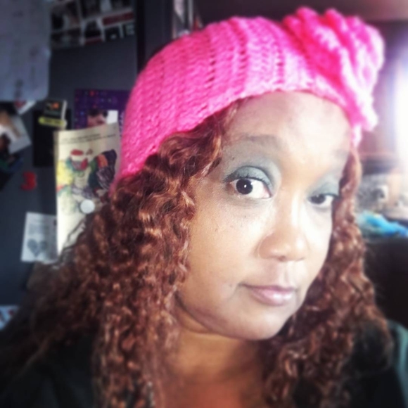 Profile Picture of Linda Young (@lindarena1) on Poshmark