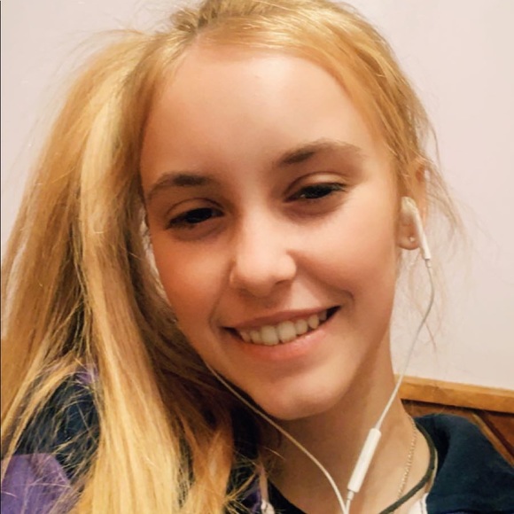 Profile Picture of Amber Plummer (@belle_7456) on Poshmark