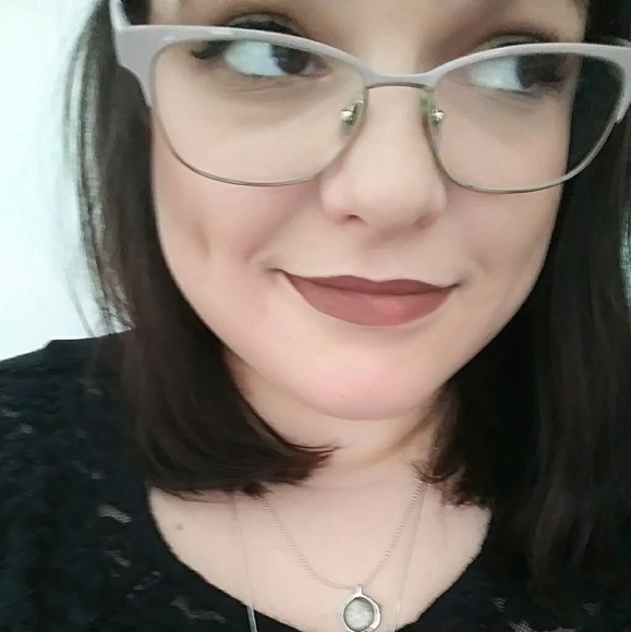 Profile Picture of Robyn Rozelle (@raabyn) on Poshmark