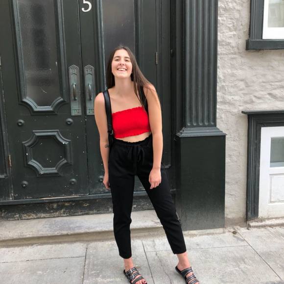 Profile Picture of Érika Blouin (@blou_blou_10) on Poshmark