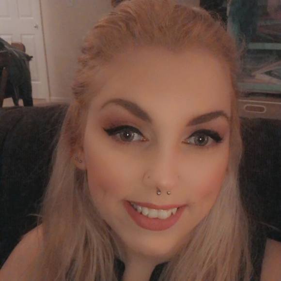 Profile Picture of Kylene Hammer (@kylenedanielle) on Poshmark