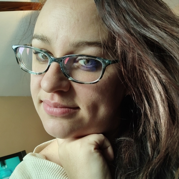 Profile Picture of Amanda Renner (@rennera87) on Poshmark