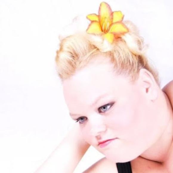 Jessica Piper - Poshmark Profile Picture of Jessica Piper (@jesspipes85) on Poshmark