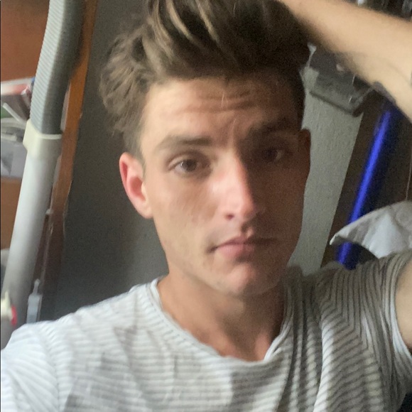 Profile Picture of Joshua Mendelson (@jmen1997) on Poshmark
