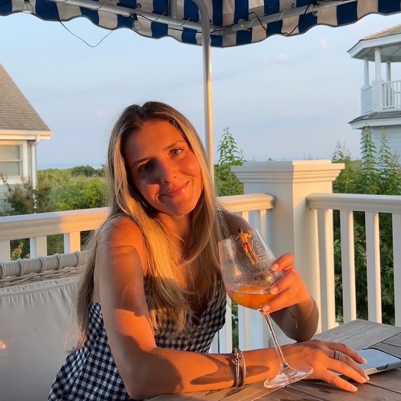 Profile Picture of Hannah Posencheg (@nannnerz) on Poshmark