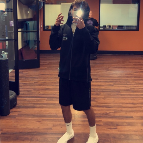 Profile Picture of Isaac Chavez (@isaacchavez552) on Poshmark