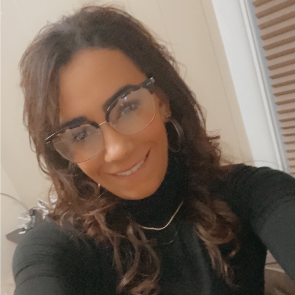 Profile Picture of Morrissa Bankes (@mbankes14) on Poshmark