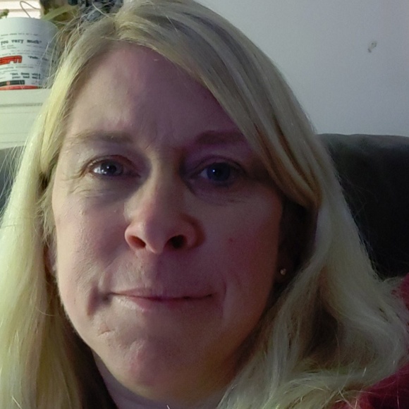 Profile Picture of Donna Lotts (@mom2bands) on Poshmark