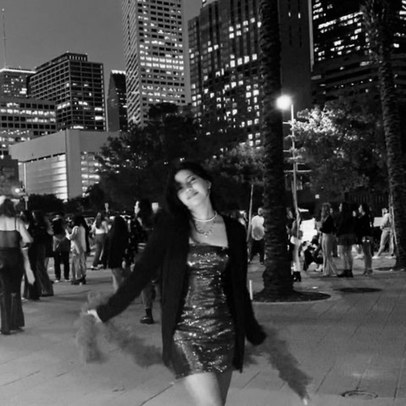 Profile Picture of Alexa Luviano (@alexaluviano) on Poshmark