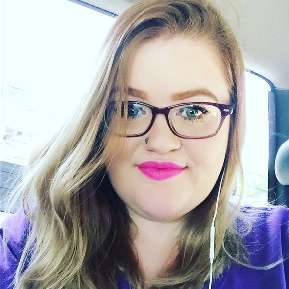 Briana Holland - Poshmark Profile Picture of Briana Holland (@brianajoy97) on Poshmark