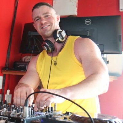 Profile Picture of Ben Baker (@djbenbaker) on Twitter